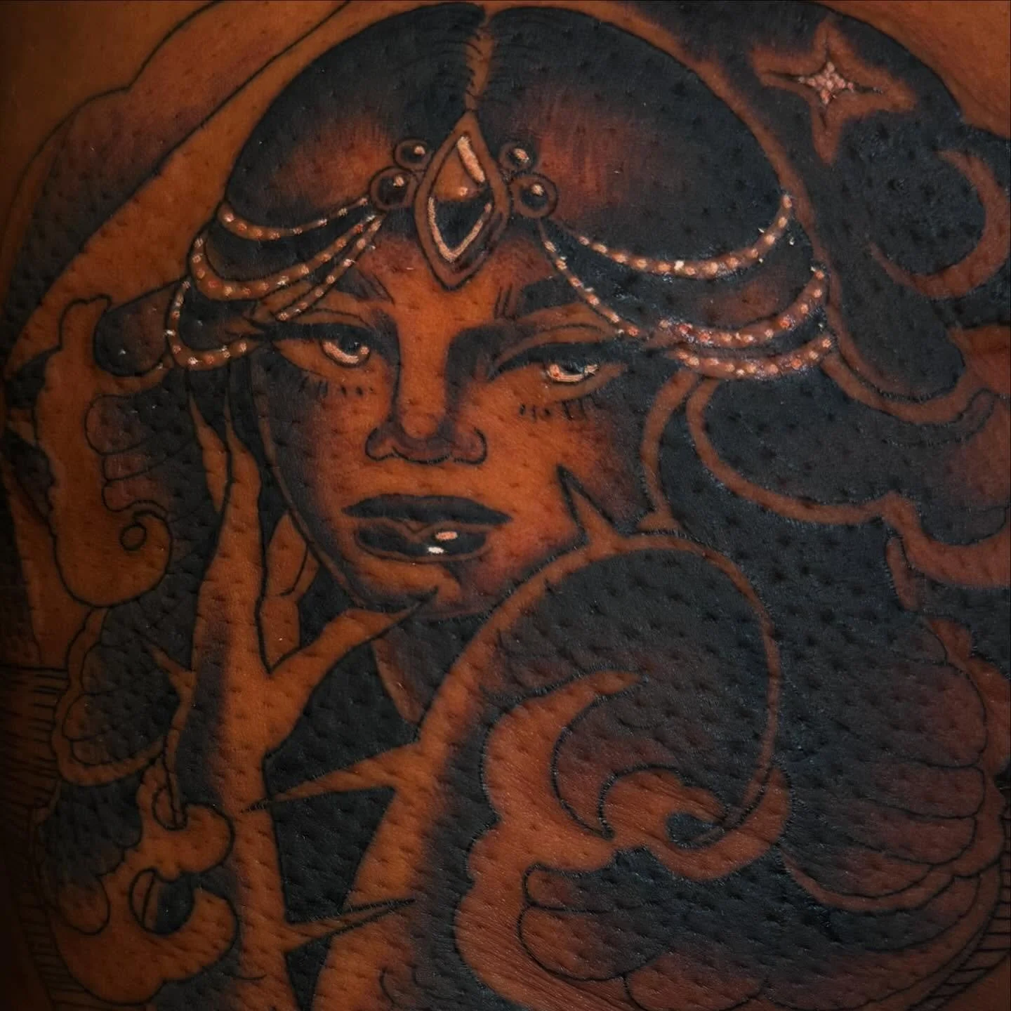 @alaysssha always lets me do cool things with her 🥹✨🦋 Thank you for an absolutely beautiful day and such a fun flash piece to work on! You&rsquo;re amazing 🌻✨
.
Made with love at @the_western_rose_