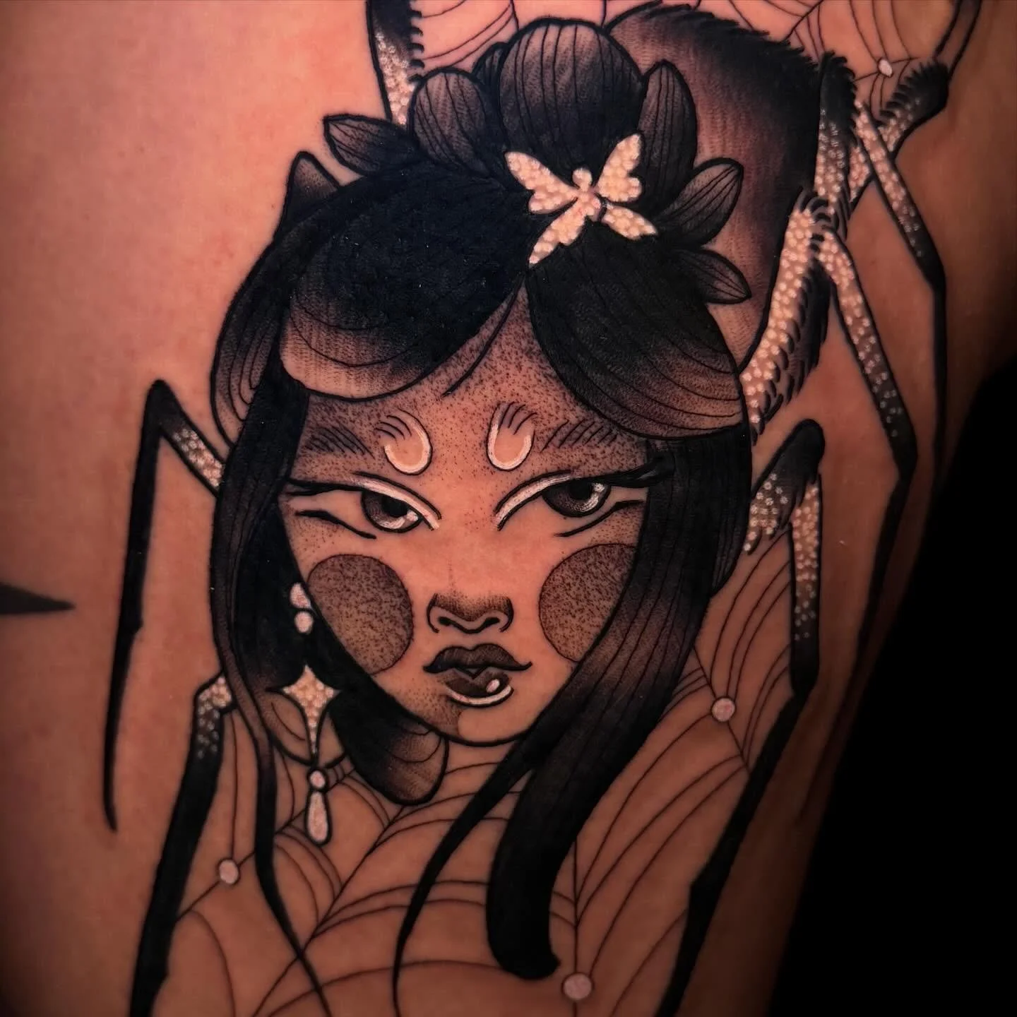 @kkarisny is so amazing and cool and I love you🖤😊 thank you for letting me do this with you! Ugh I&rsquo;m obsessed with her ✨🕷️🕸️
.
Made with love @the_western_rose_