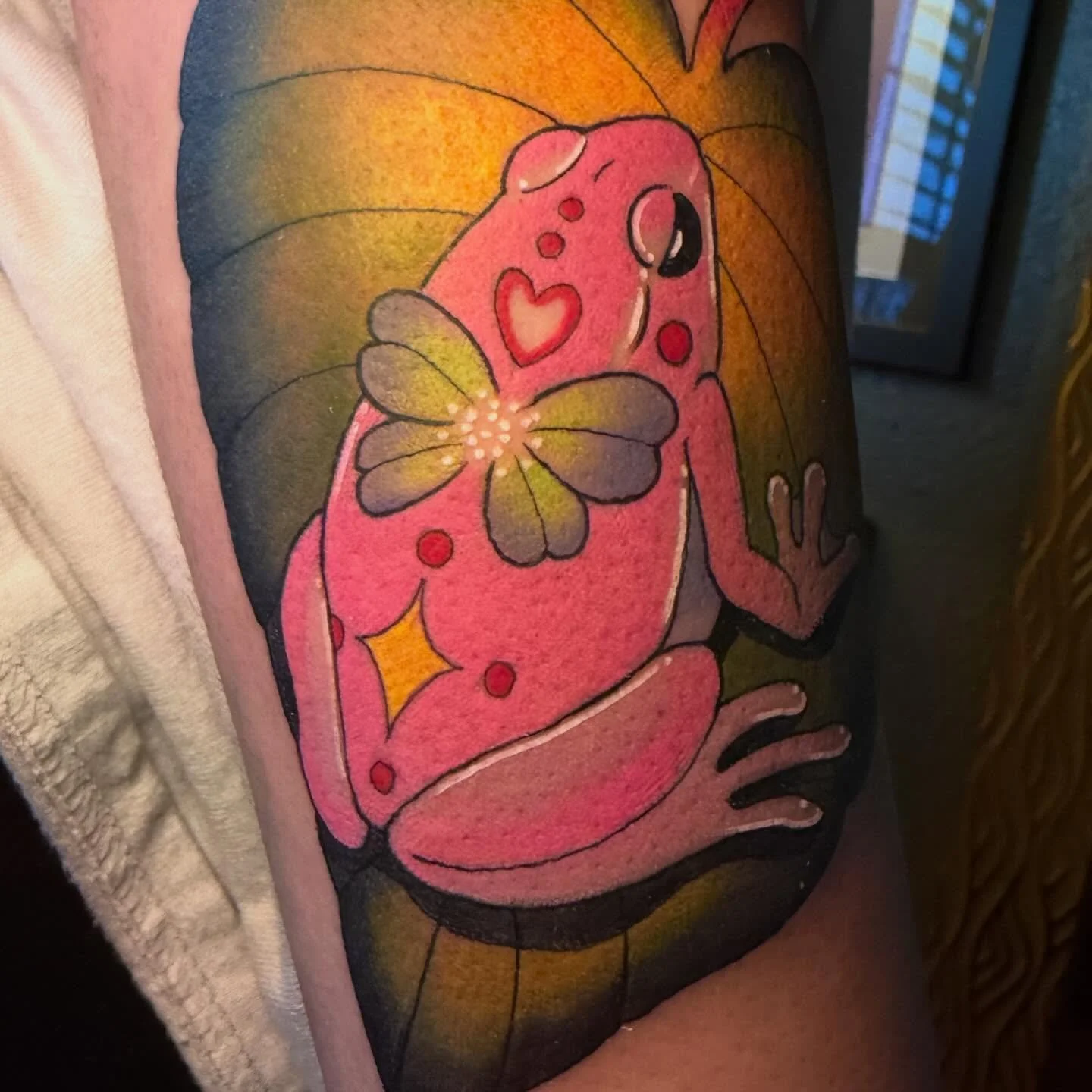 @adamarysalo is the coolest and sweetest ever for getting this little frog friend from my available flash! Thank you for coming in and sharing snacks and Bob Ross time with me ☺️🫶✨ Thank you for letting the name for this little guy be Wiz Khalifa to