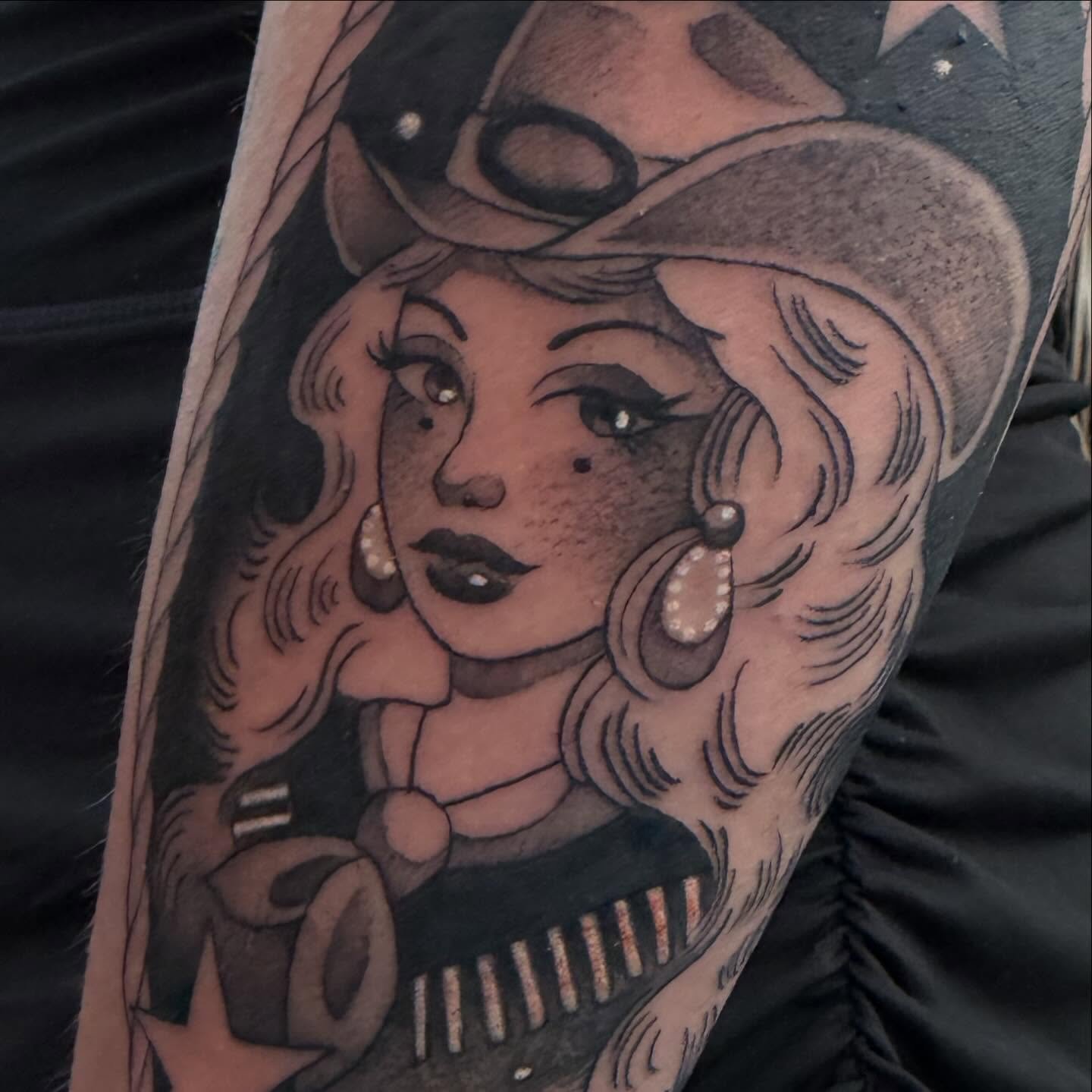 @malibuuu_barbieee and I got to do this cowgirl a while back and I just forgot to post! I love tattooing ladies so much! Especially cosmic angels like this one✨ Thank you Loni for always being so down to let me do my thing and being a wonderful perso