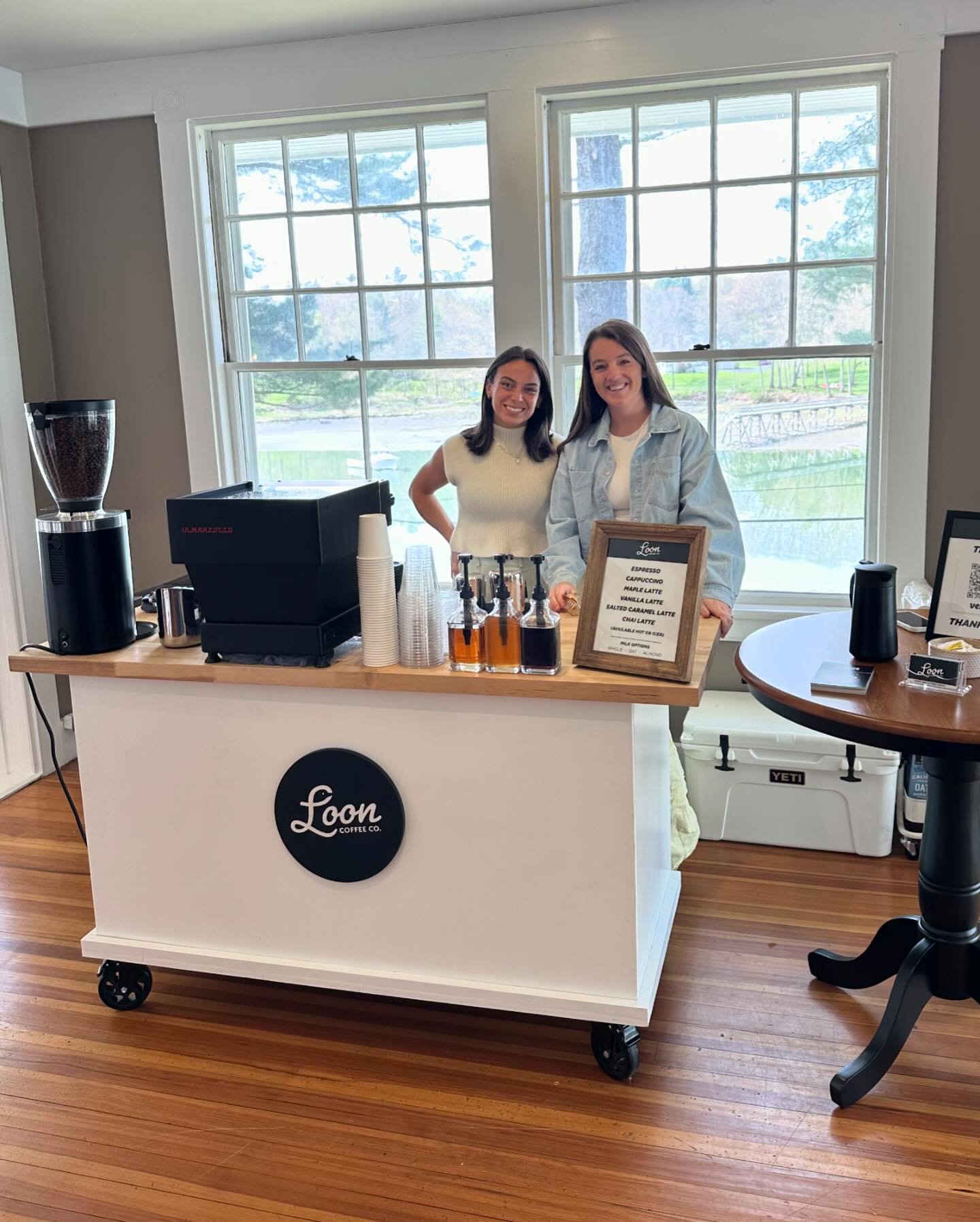 Great week serving two deserving groups, nurses and mothers!

Thanks for having us out @portsmouthregionalhospital and @yorkgolfandtennisclub! Hopefully we&rsquo;ll be back soon.

#mothersday #nursesweek #grinding #beanteam #coffeebrand #coffeecart #