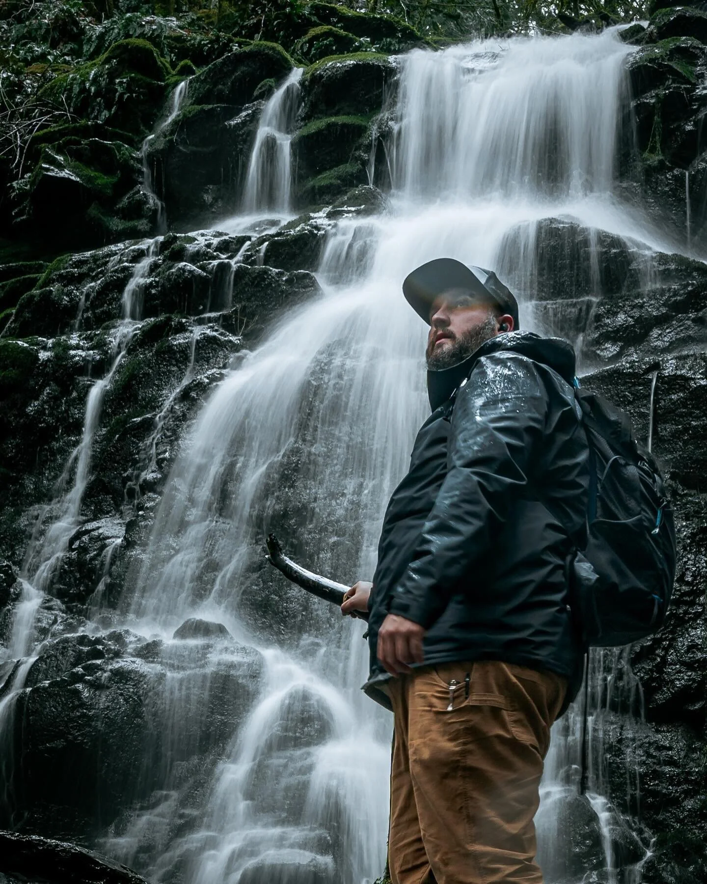 Putting all the wet weather winter gear to use to experience this waterfall. Sometimes beauty is found in the most unexpected places. Stumbled upon this waterfall in a city park of all places!!! 
 
 
📸 Sony a7iv @sonyalpha 
🔭 24-70mm f2.8 @sigmapho