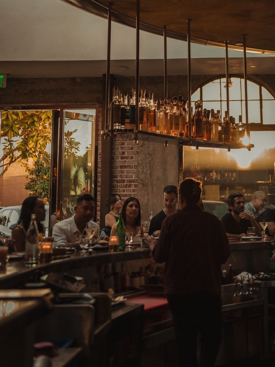Weekends are happier at Le Coq. 🍸⁠
⁠
And now they&rsquo;re getting longer. Starting Sunday, November 1, we&rsquo;re reopening on Sundays for the holiday season, which means one more night for dinner, burgers, frites, and cocktails.⁠
⁠
Happy Hour | F