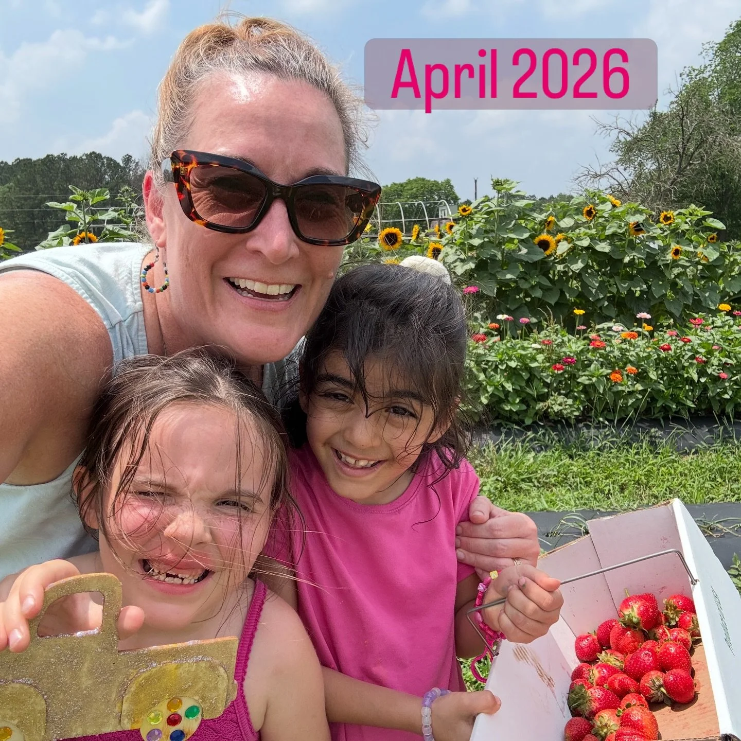 April&rsquo;s adventure was a picnic at @family_farms_tx, and this time we invited a friend. Super fun afternoon picking strawberries, painting, and playing on the playground.