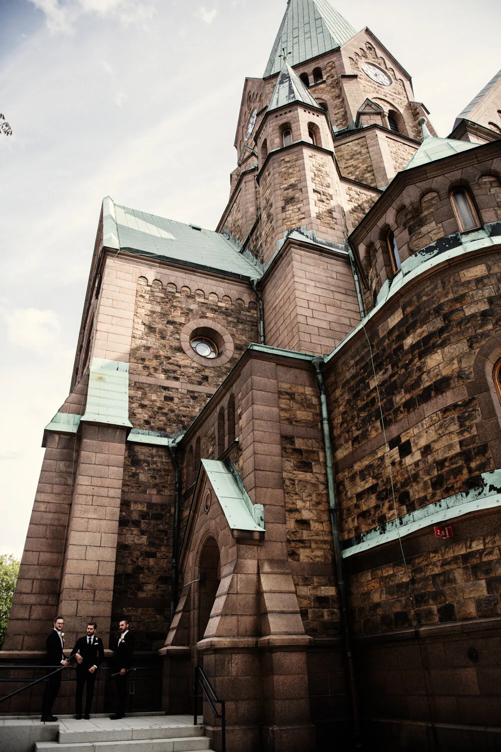 Marschalkar utanför Sofia kyrka.