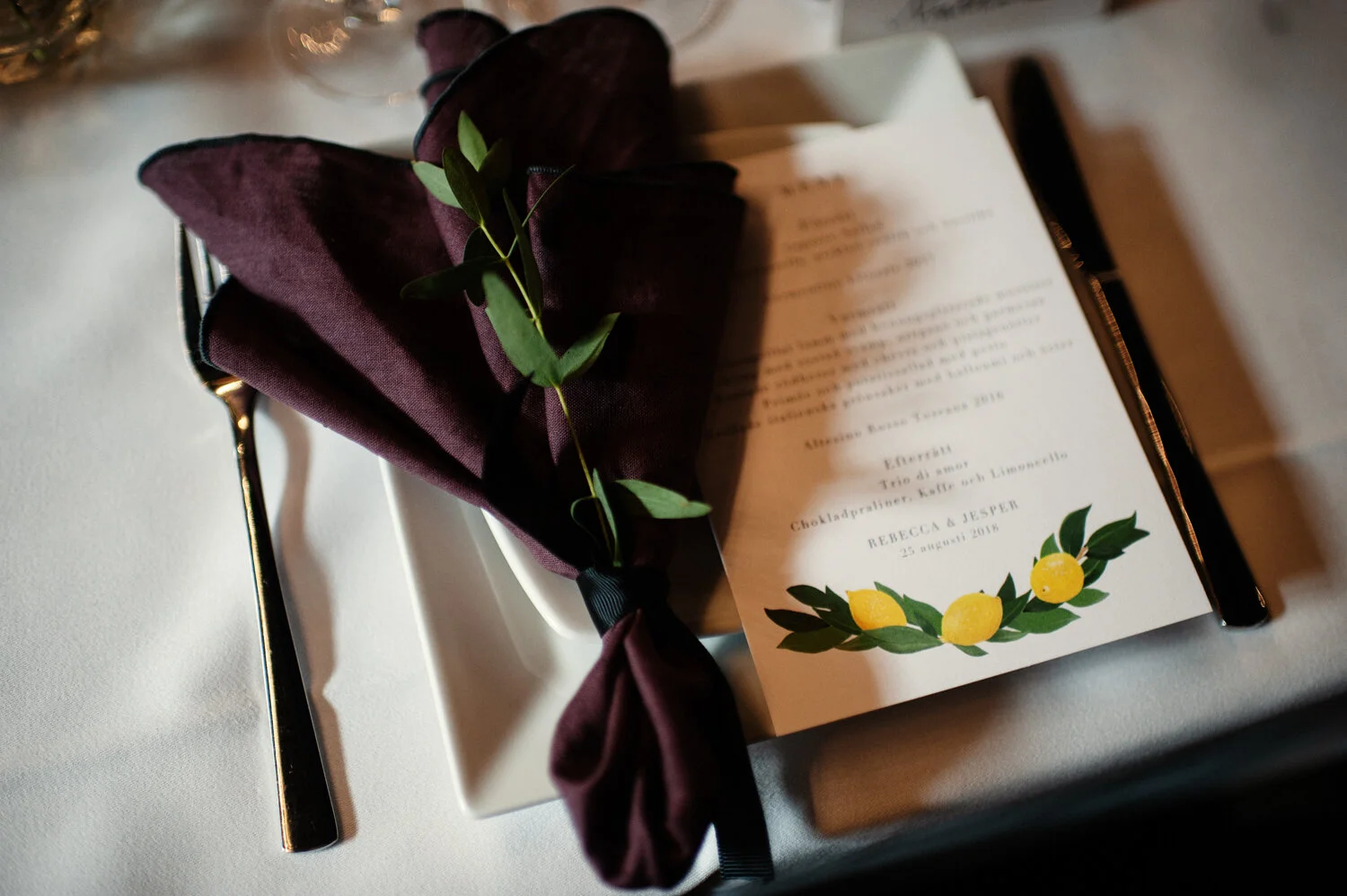 Dukning och meny på ett bröllop i Skofabriken Helio Hornstull.