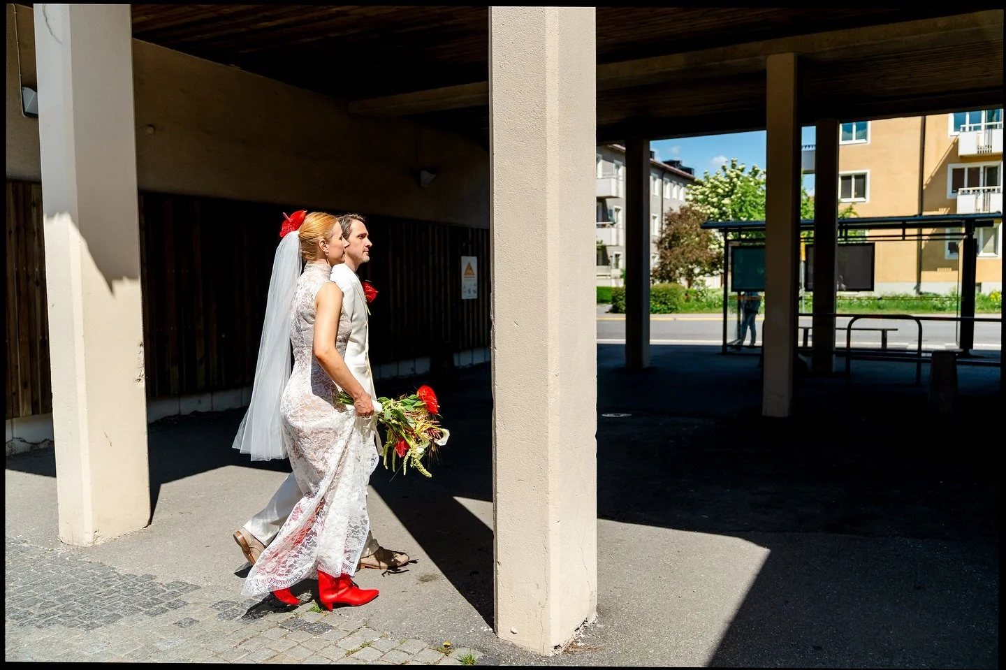 Olle & Johanna going places ✨
Small moments, big day, lovley people!
#stockholmweddingphotographer #bröllop2025 #borgligvigsel #outdoorwedding #creativewedding #gemmecollective #bröllopsklänning #stockholmwedding #årsta