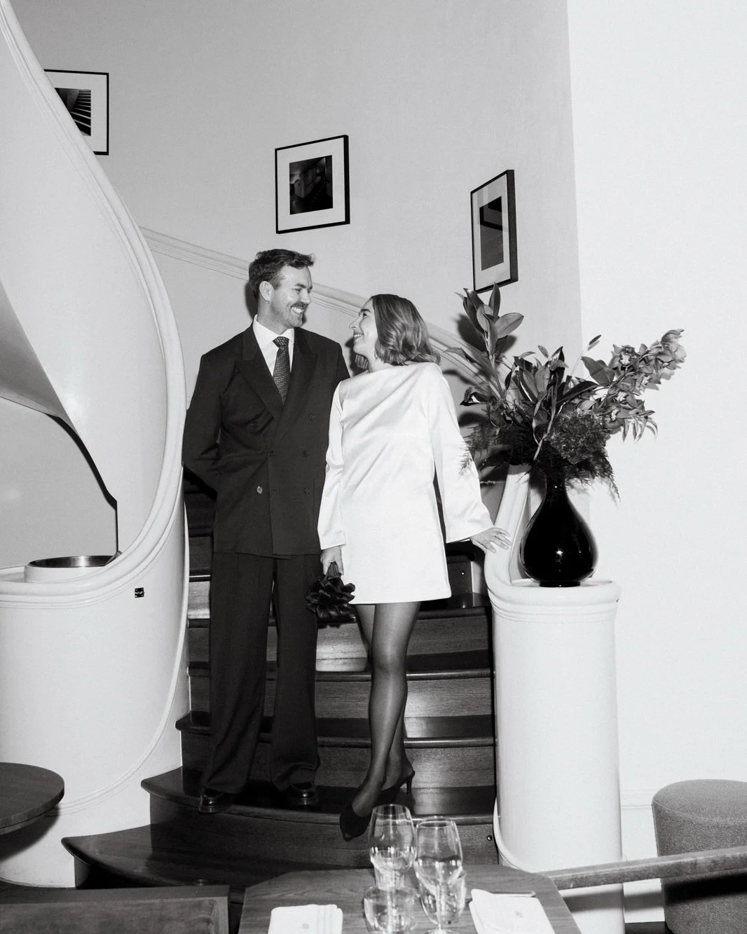 Br&ouml;llop p&aring; Stockholm Stadshotell ✨

Ett av Stockholms absolut snyggaste och mysigaste hotell, med massa fina locations att fota p&aring; + otrolig personal. Martin &amp; Ellen, tack f&ouml;r att jag fick vara er +1.

Hotell: @stockholmstad