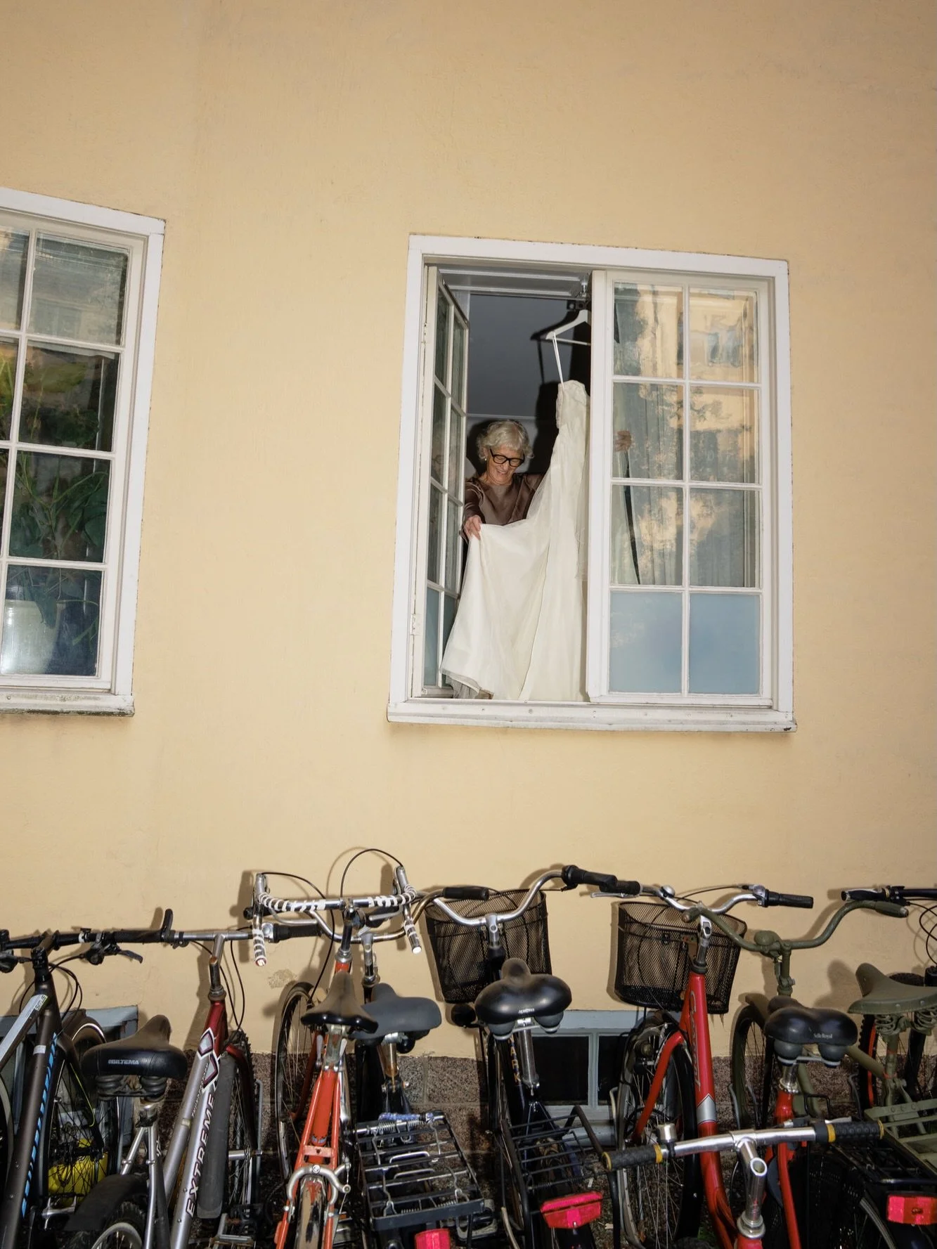 Br&ouml;llop p&aring; S&ouml;dermalm med br&ouml;llop i Katarina kyrka 🥰

Lyx &auml;r att bo 50 meter fr&aring;n Katarina kyrka s&aring; man i lugn och ro kan g&ouml;ra sig i ordning hemma (och sen rusa de 50 metrarna pga det alltid blir lite stress