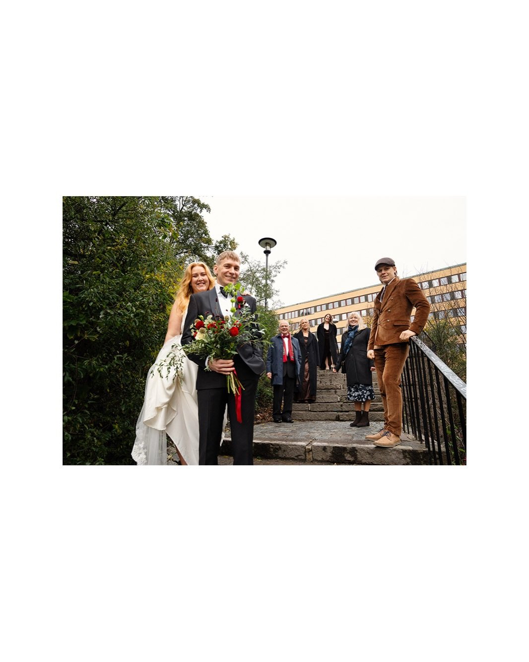 Br&ouml;llop p&aring; S&ouml;dermalm ✨

3 x gruppbilder fotade i Hornstull! B&aring;de f&ouml;re och efter vigsel i H&ouml;galidskyrkan. Messy m&ouml;ter uppstyrt. Man m&aring;ste inte v&auml;lja, man kan f&aring; b&aring;de och!

💕 @josefinlundin @