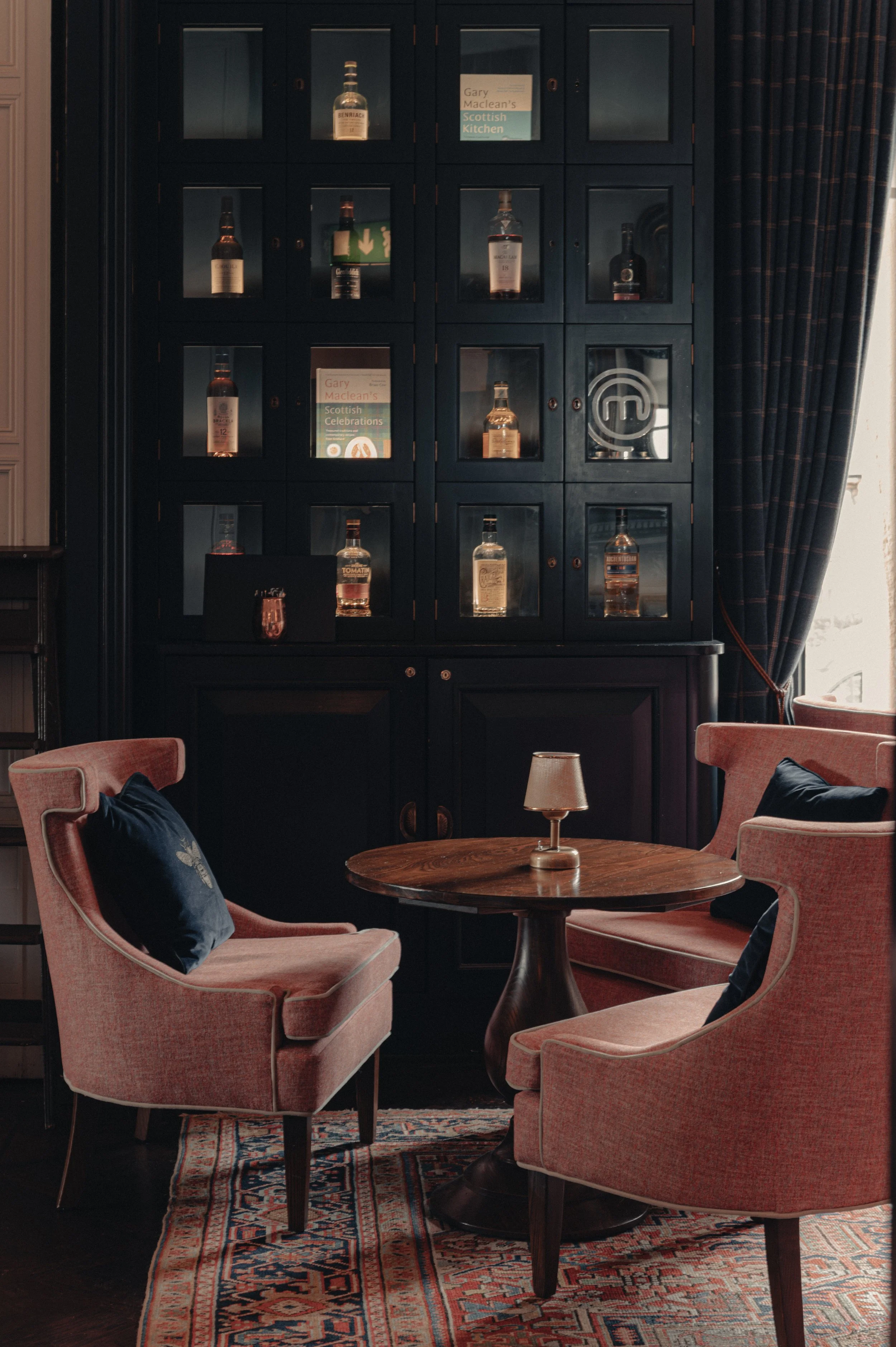 KIN BY GARY MACLEAN — SCOTLAND
Beyond the Plate.
A restaurant is more than the food it serves. It's the people, the atmosphere, the quiet moments and the details that often go unnoticed.


A VISUAL STORY BY ANGEL GONZALEZ