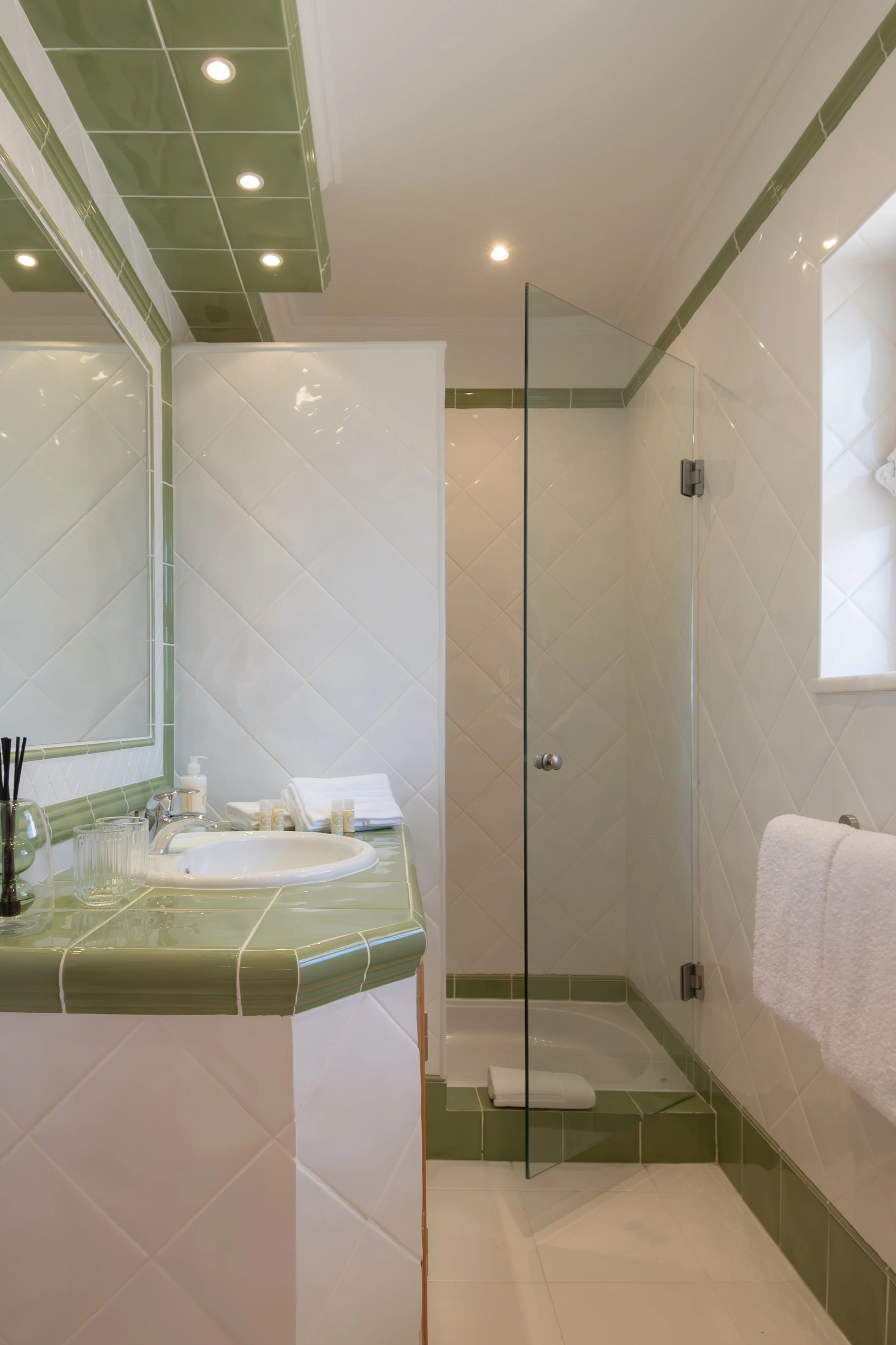 A Mediterranean-inspired session, with the aim of capturing and enhancing the calm and fresh atmosphere of the venue.