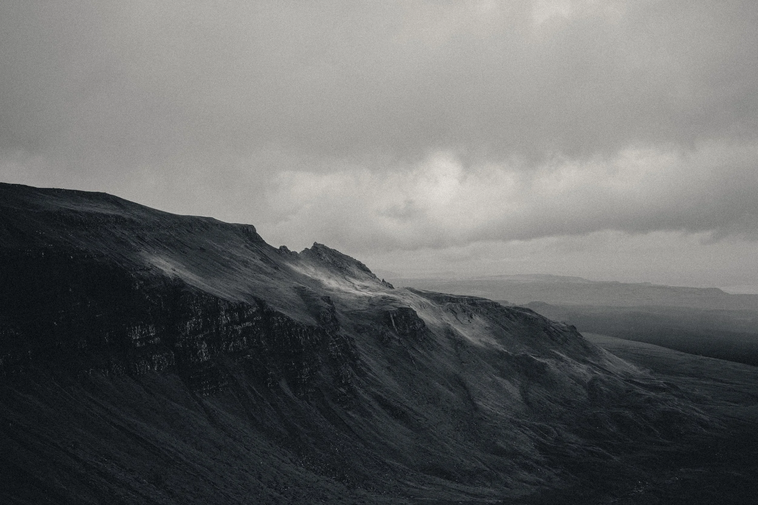Dramatic mountain landscape on the Isle of Skye, Scotland, photographed by Angel Gonzalez