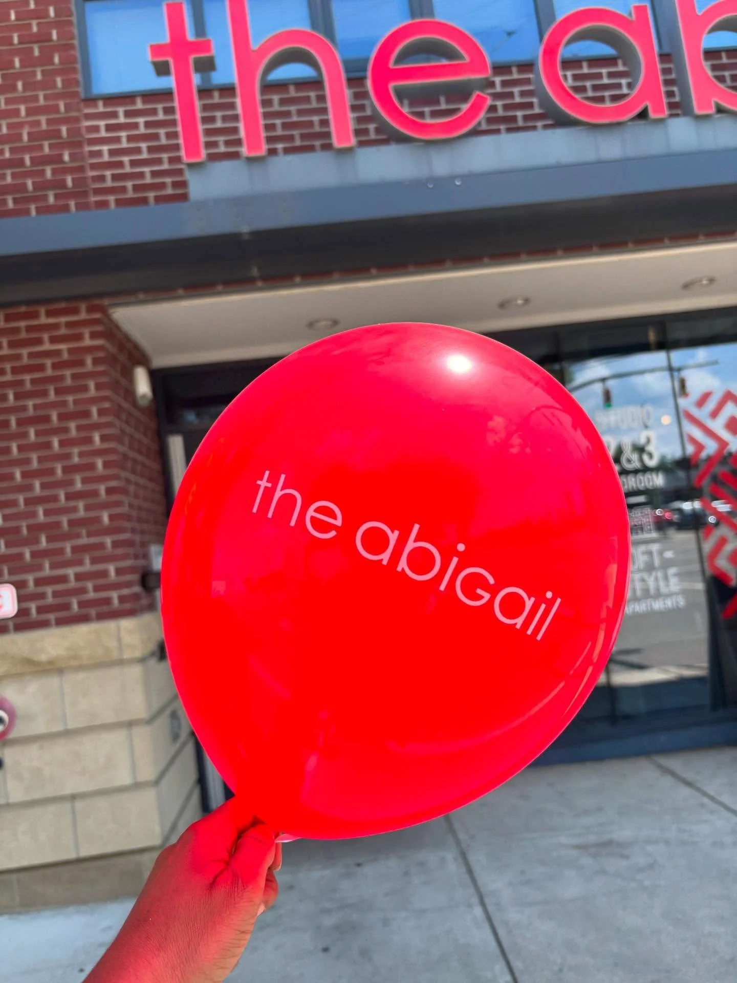 🎈Floating into good vibes and great living at The Abigail! 🏡✨

#studentcommunity #studentlife❤️ #downtowncolumbusohio #columbusstudents