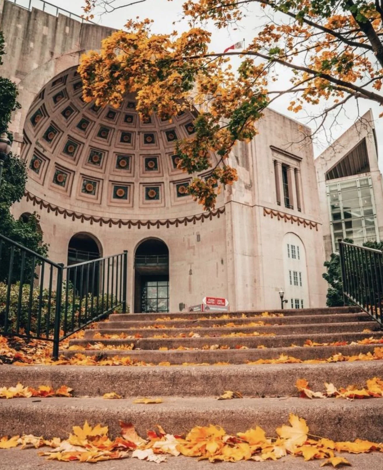 Football Saturdays. Fall weather. Columbus living. 🍂🏈
&nbsp;
One of the best parts about calling Columbus home is being close to all the Buckeye game-day energy! ❤️🌰
&nbsp;
Ready to make Columbus home? Come tour The Abigail! 🏡✨
&nbsp;
#TheAbigail