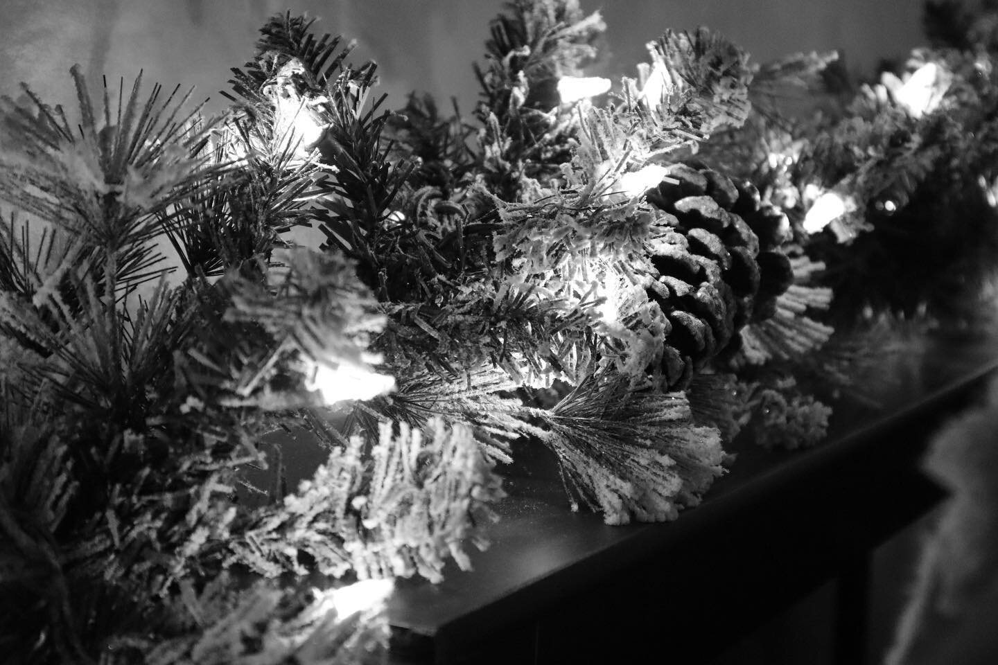 The phases of Christmas editing 😍❄️ Swipe &gt;&gt;&gt;&gt;

#christmasphotography #holidayphotos #holidayphotography #christmasdecor #nwiphotography #merrillvillephotographer #merrillvillephotography #nwiphotographer #christmasdecor