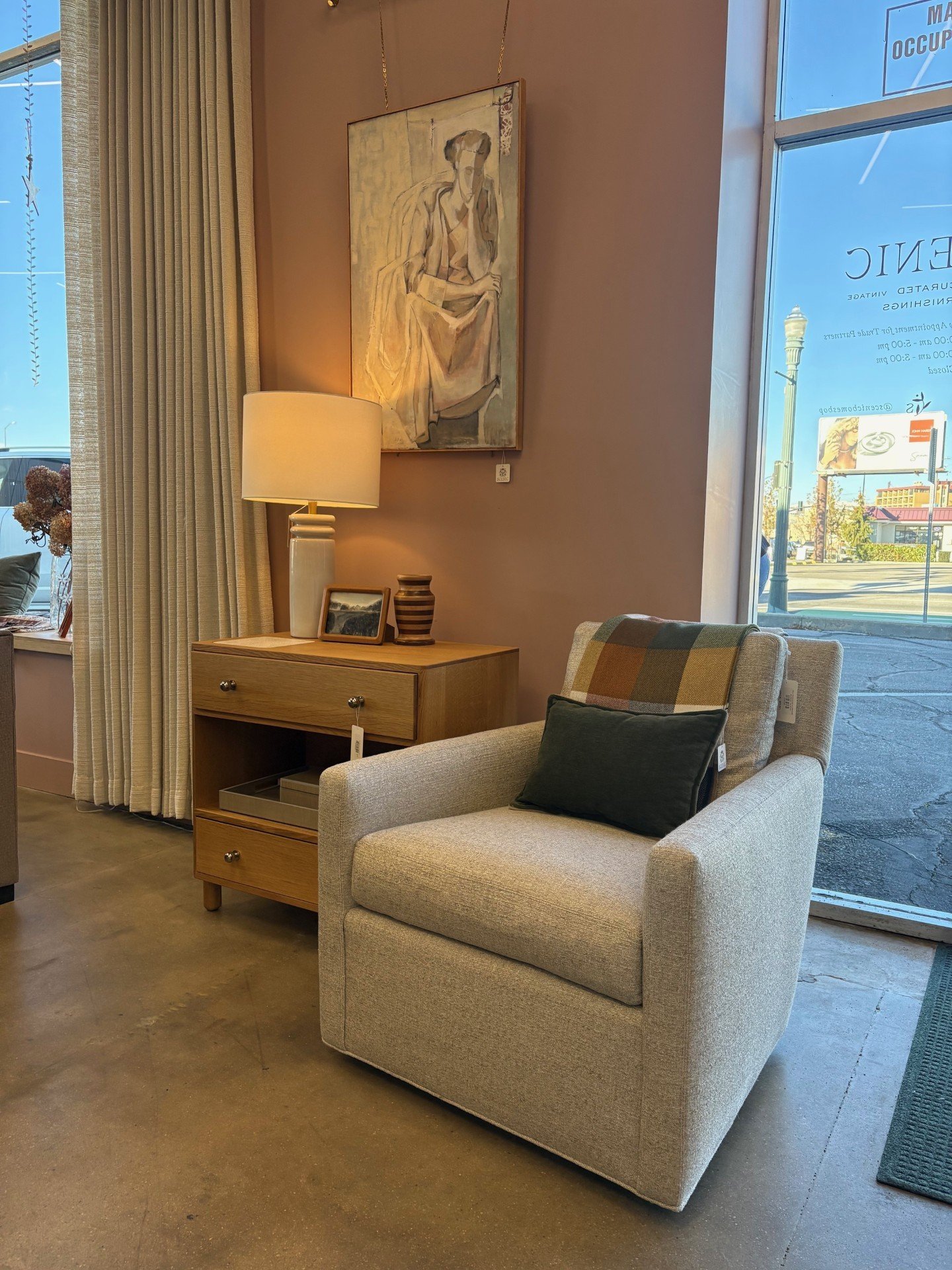 A new swivel chair just landed at the shop 🤍 creating the coziest little corner. Stop in today - we&rsquo;re open until 3:00!
. 
#scenicthestoriedhome #newproductalert #customfurniture #leeindustries #boisefurniture #boise #idaho #boiseinteriordesig