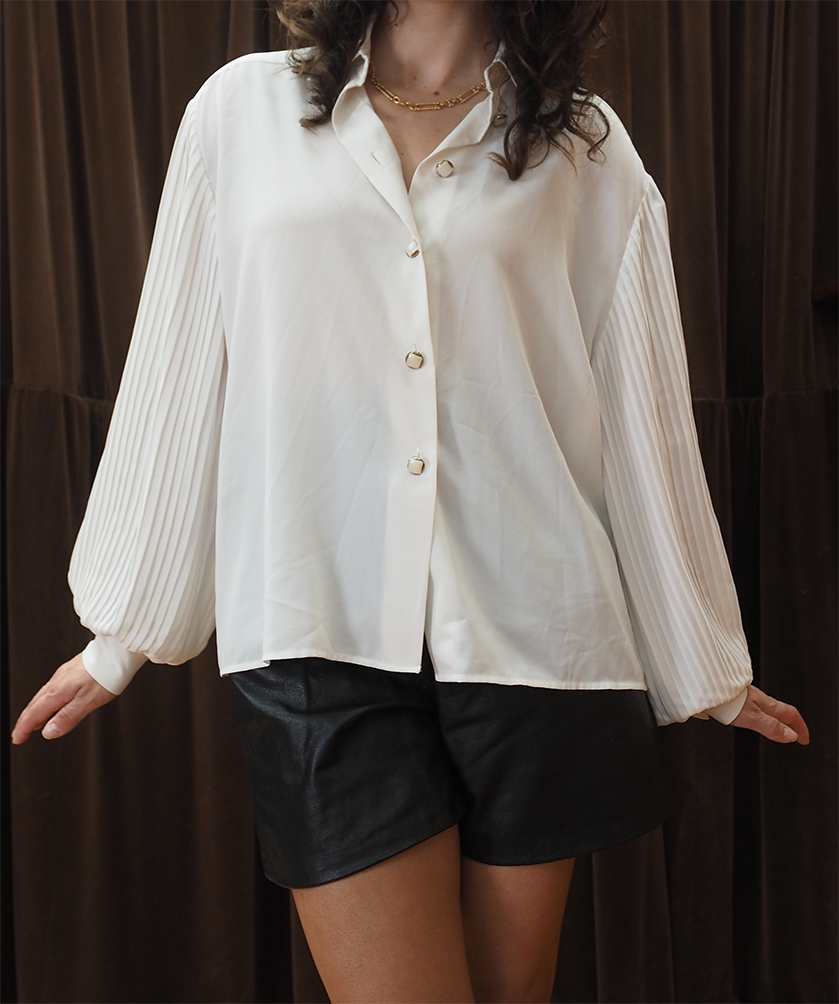 white pleated vintage blouse3.png