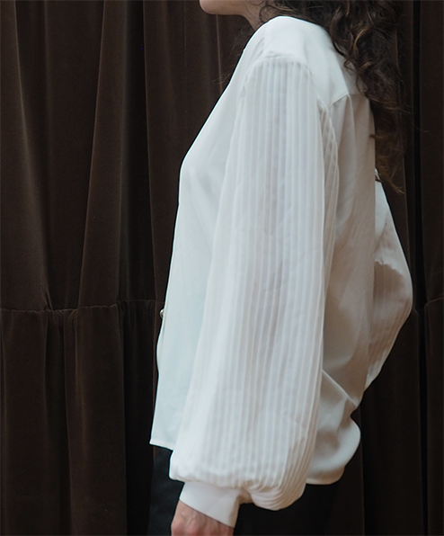 white pleated vintage blouse7.png