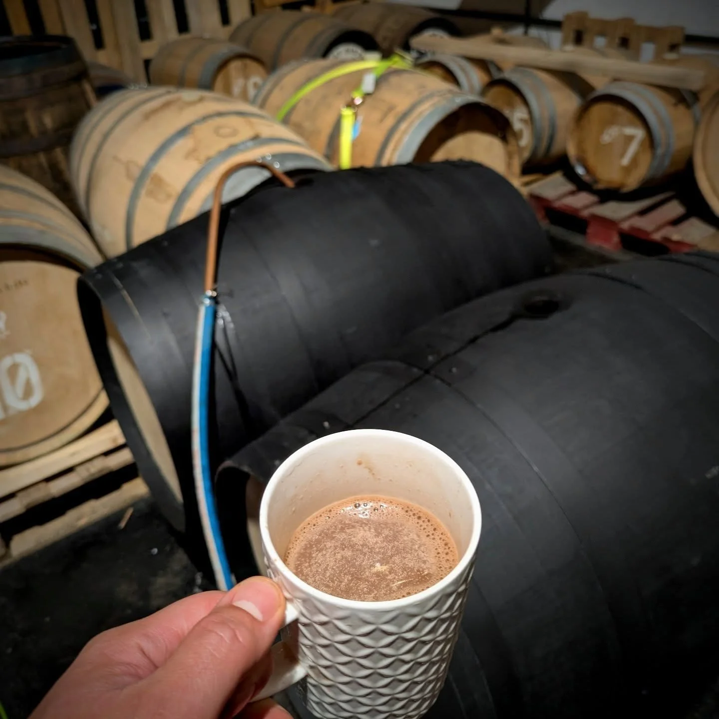 Using our little pump, it takes about 20 minutes to fill a cask with rum.

Enough time to enjoy some hot chocolate.
