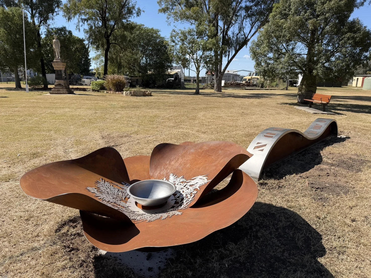 StainlessAesthetics_MikeMooney_AnzacMemorial_WesternDownsCouncil_02.jpg