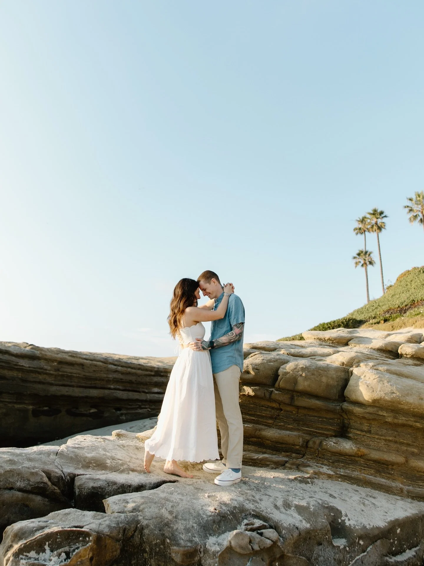 Diane &amp; Jake 🫶🏻
.
.
#sandiegophotographer #socalphotographer #lajollaphotographer #windansea #sandiegoweddingphotographer