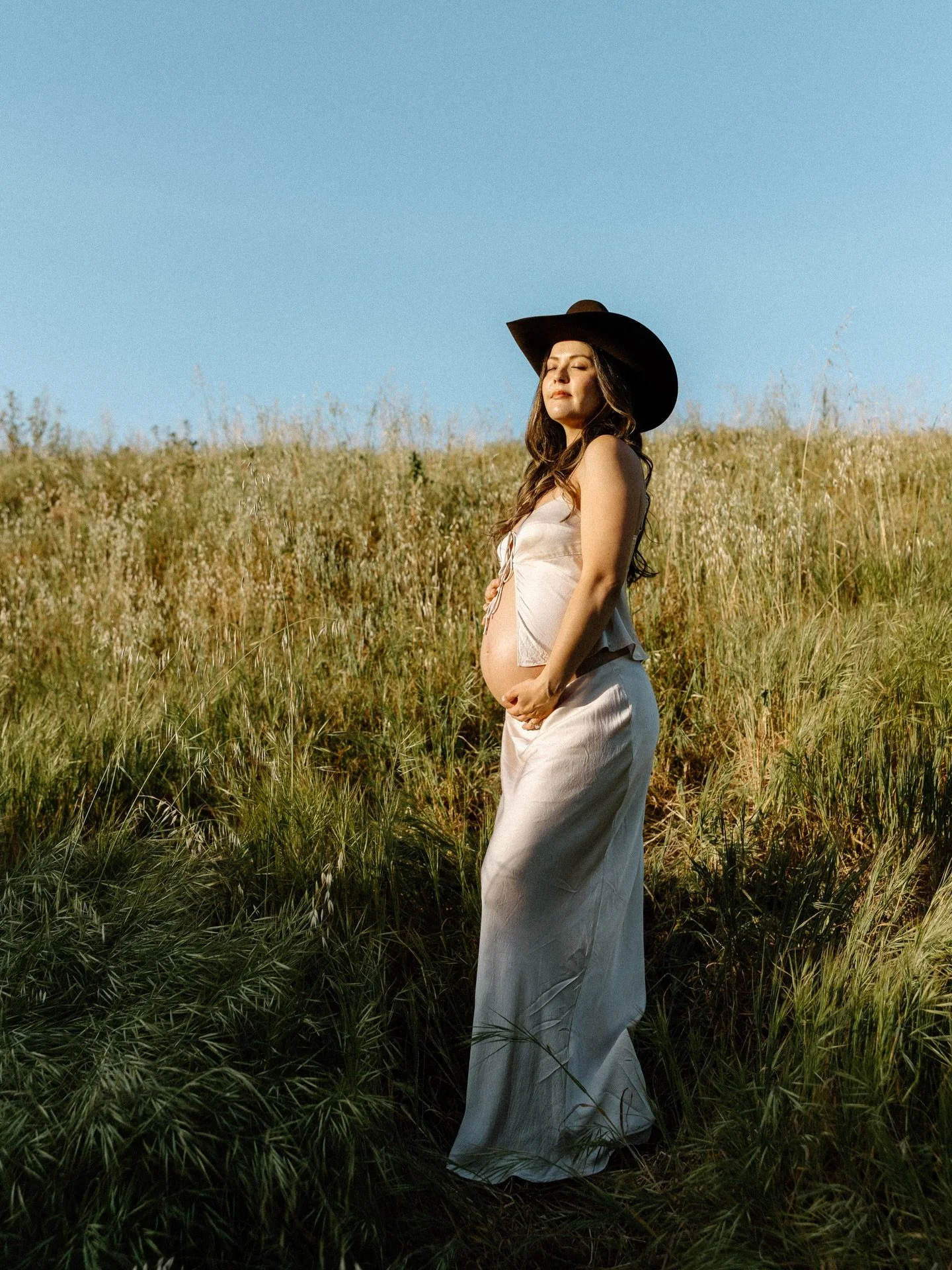 dropping Mother&rsquo;s Day minis this week 🤍