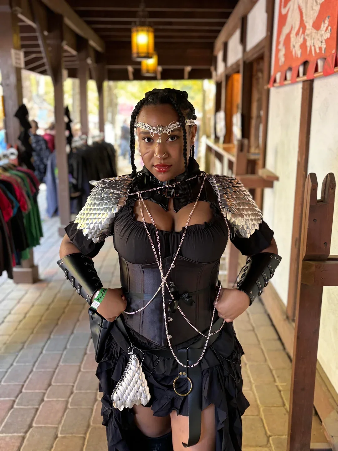 cool-renaissance-faire-costumes-20.webp