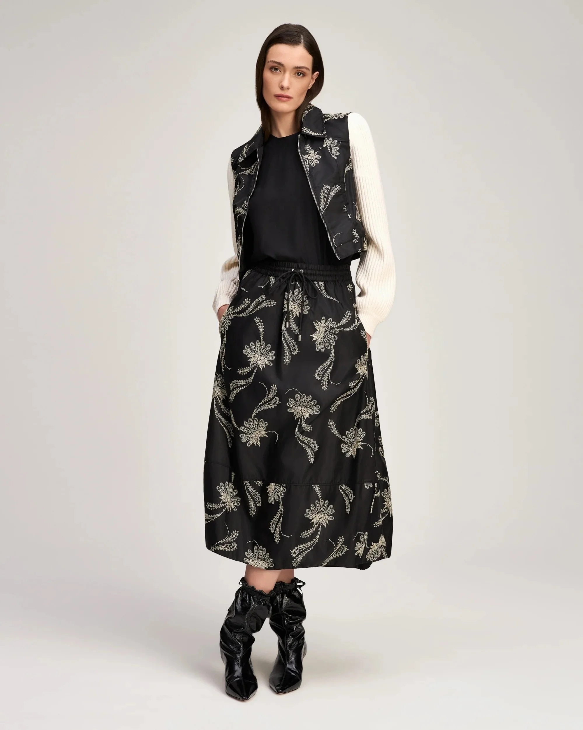 F2_ZS51812176Z_PAISLEYFANEMBSIRANISKIRT_BLACKGARDENIA_10_3bfd4500-f00a-4cd7-a707-aac7234744ce.jpeg