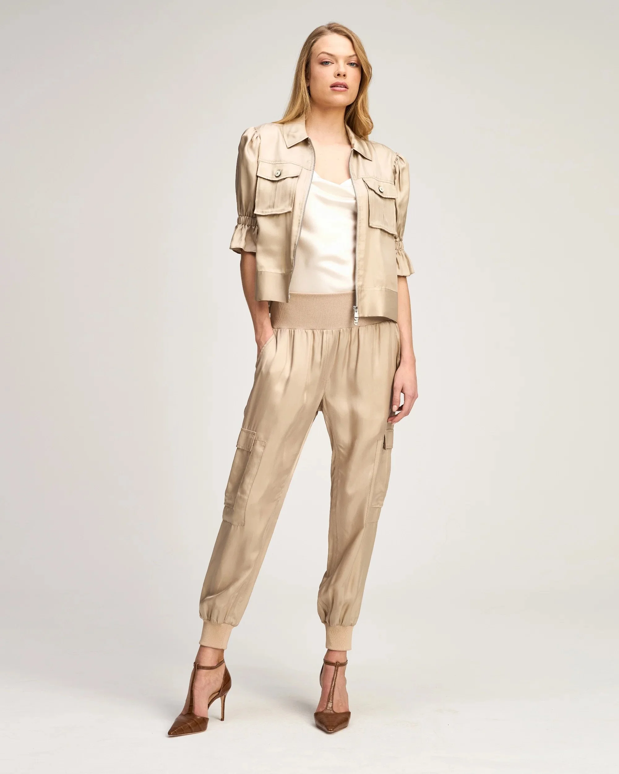 C_ZJ396304Z_HOLLYJACKET_KHAKI_9.jpeg