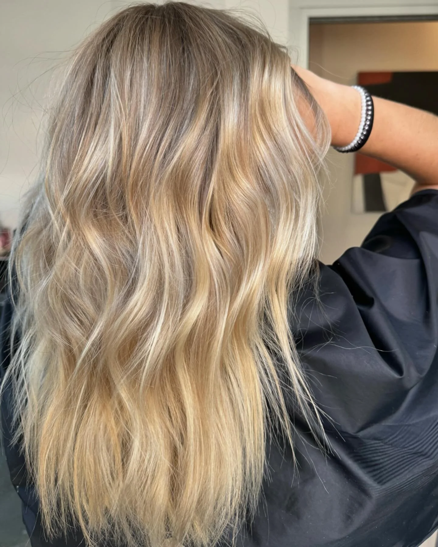 beachy🐚🏝️☀️
&bull;
&bull;
&bull; 
#blondehair #blondebalayage #blondespecialist #goldenblonde #blonde #blondehair #schwarzkopfusa #blondme #redken #shadeseq #madisonwi #madisonwisalon #madisonstylist #madisonwistylist #madisonblondes #madisonwiblon