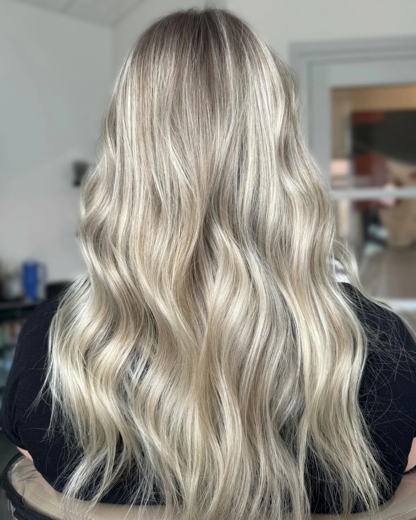 when your clients become your friends and you get to hang with your besties for 3+ hours and you create pretty hair on them too 😊 just the best feeling🫶 love what I do
&bull;
&bull;
&bull;
#blondehighlights #blondehair #blondebalayage #blondespecia
