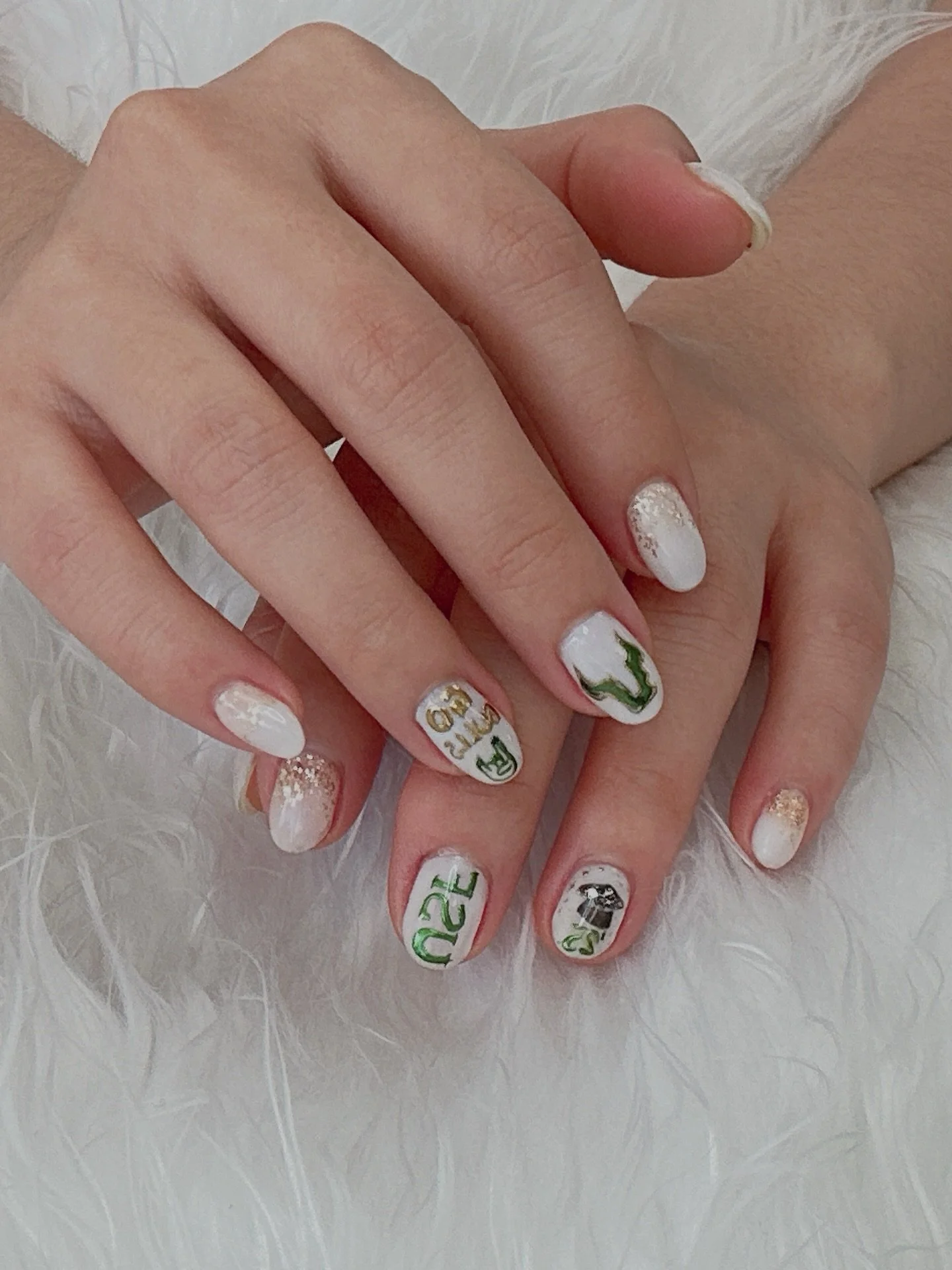 Congratulations to new graduates💚💛🤍! Go bulls🤘🏼!!!

Nails by: @ninananailz 

#grad #gradphotos #gobulls #usf #nails #nailart #nailsnailsnails #nailart #naildesign #valricofl #valrico #tampa #tampanails #tampabay #brandonfl #fishhawkfl #nails2025