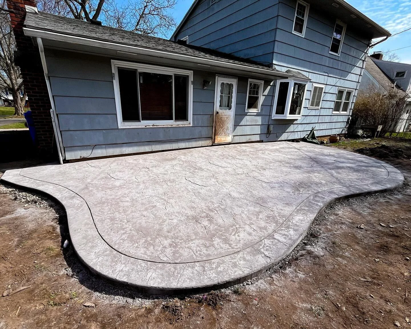Big Upgrade for a Doggy Daycare. This Grey and Black Stamped Patio turned out just the way they envisioned it. We Prepped, Poured, and Sealed it in 3 days to minimize disruption to the Daycare. What do you think! 

#customconcrete #stampedconcrete #c