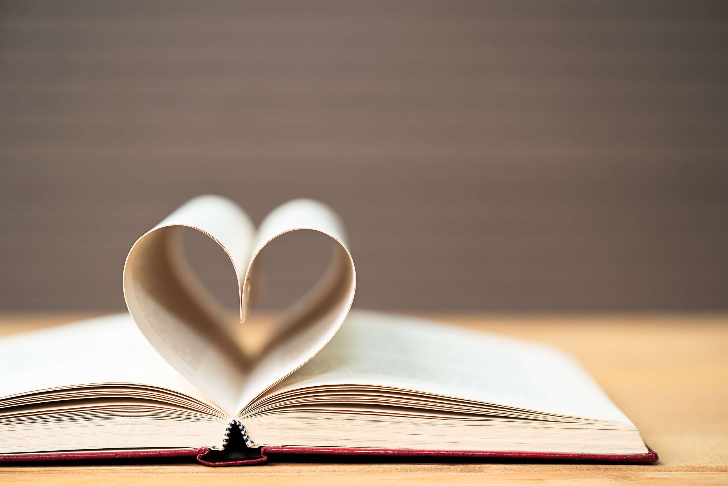 The Best Couples Therapy Books to Strengthen Your Relationship