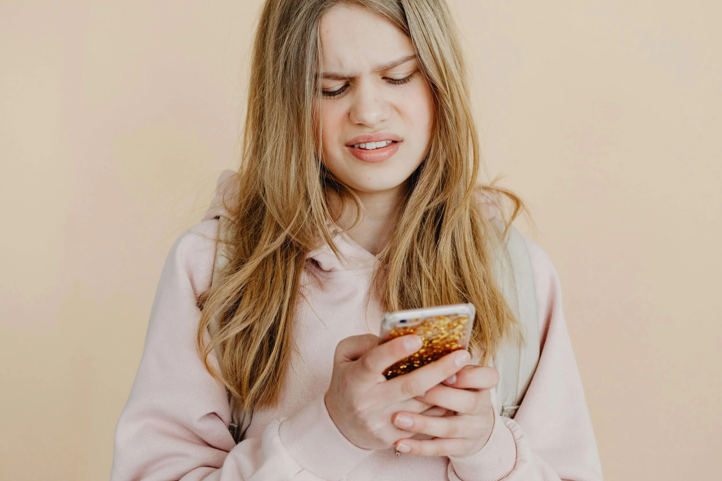 When a One-Word Reply Ruins Your Day: RSD and Texting in Relationships