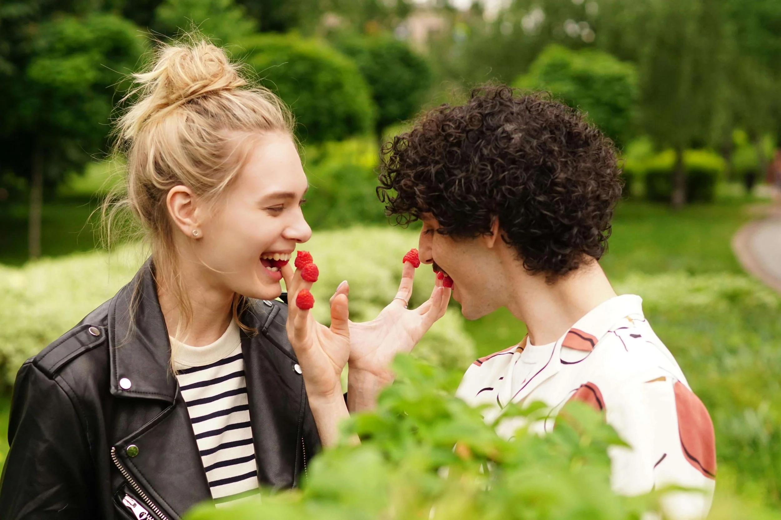 Fun Date Ideas to Bring You Closer (25+ Ideas)