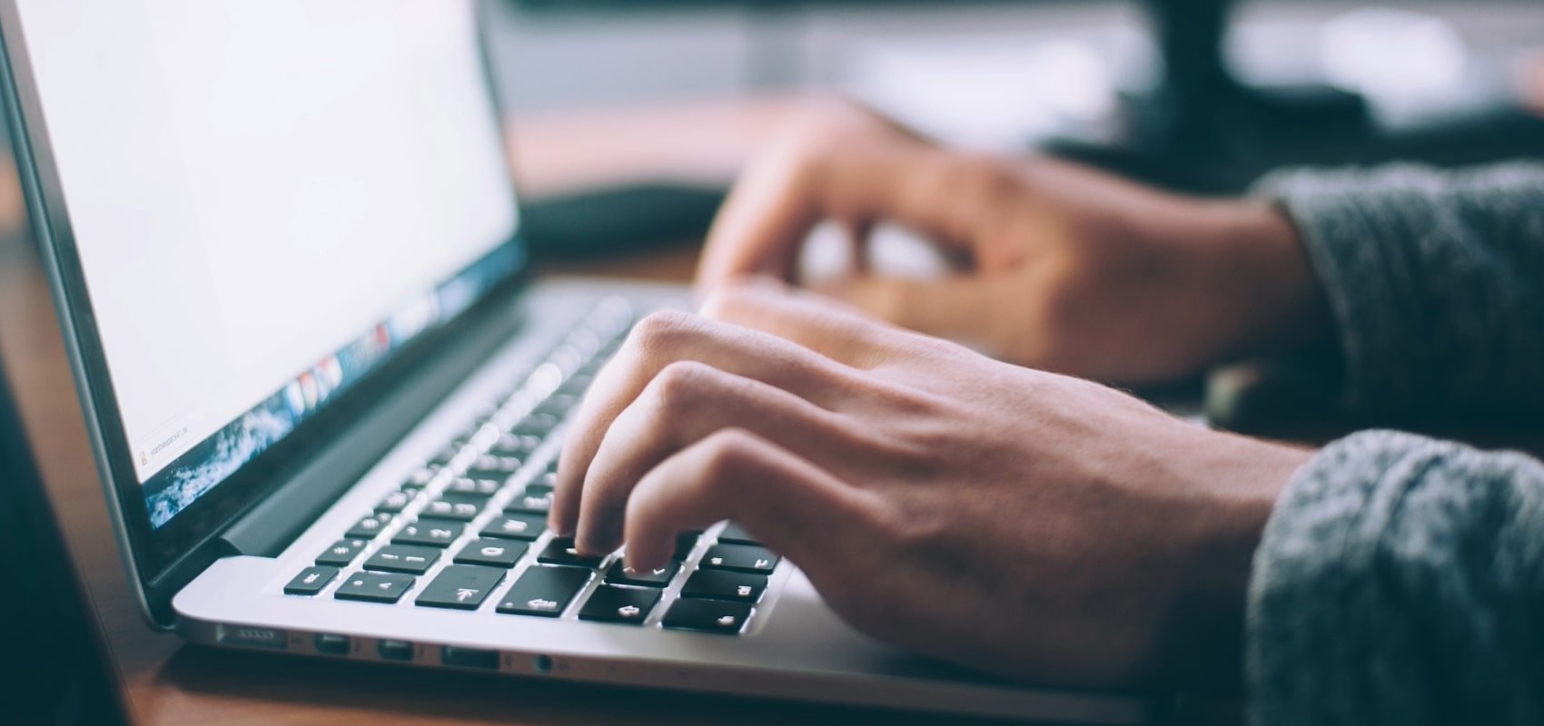 Udnyt potentialet i AI: Revolutioner din hjemmeside