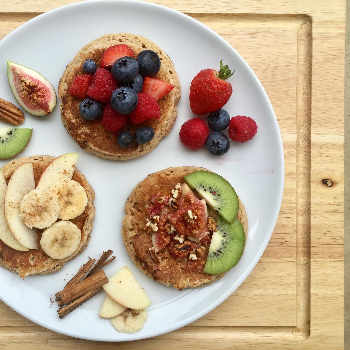 Happy Father&rsquo;s Day to all the dads out there 🤍 

Here we celebrated with our traditional Father&rsquo;s Day breakfast ... pancakes 🥞

How did you celebrate? 

-

🇧🇷 Feliz Dia dos Pais para todos os papais 🤍

Aqui em casa celebramos com nos