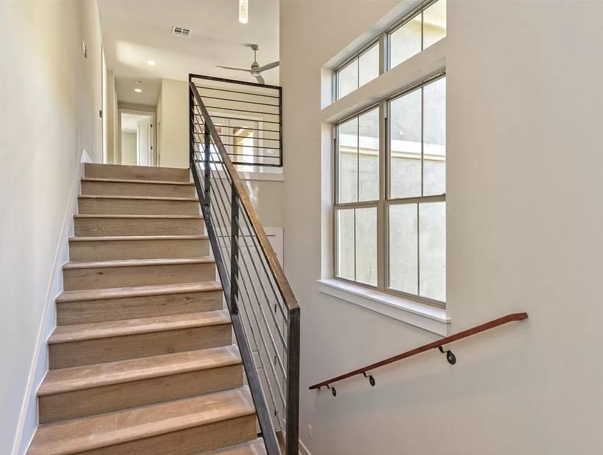 Challenger stairs.png