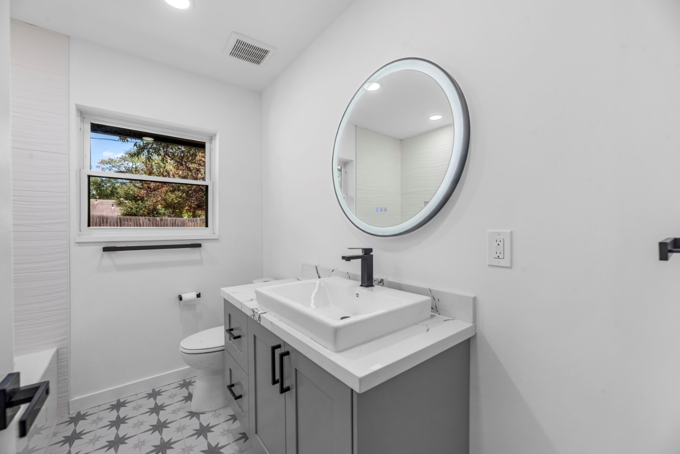 Wide Rock Guest Bath 1.PNG