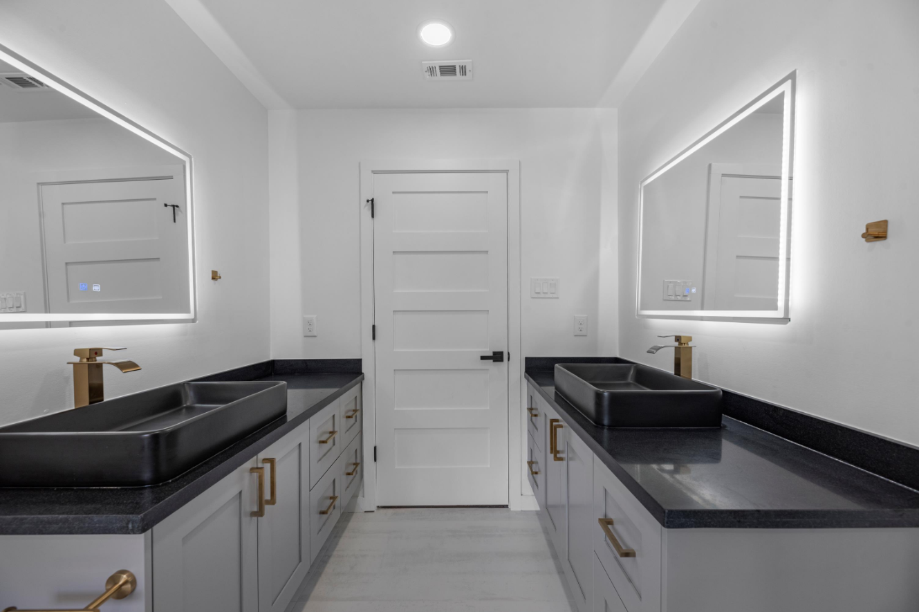 Wilde Rock Master Bathroom 2.PNG