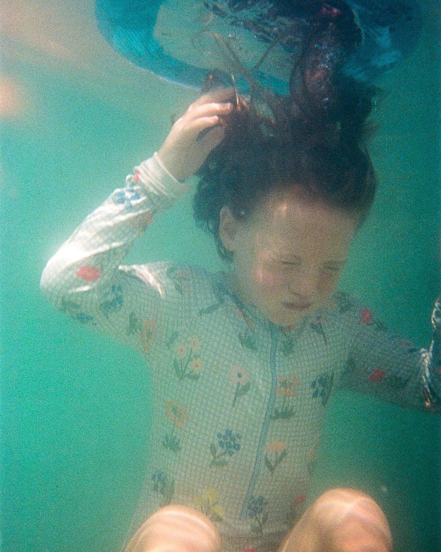Chaotic 
Serendipitous
Pacified

#nikonos #nikonosii #underwaterfilmphotography #35mmfilm #beachport #memorycult