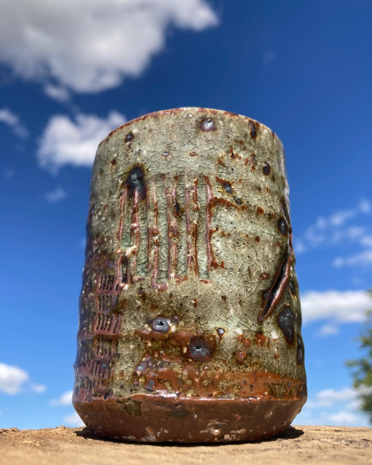 It&rsquo;s a new thing! So far as I know a completely new thing&hellip;

This is the first of a batch of new clay tests, using totally unprocessed Ngunnawal Country clay from a construction site near @strathnairnarts wedged together 1:1 with @keanece
