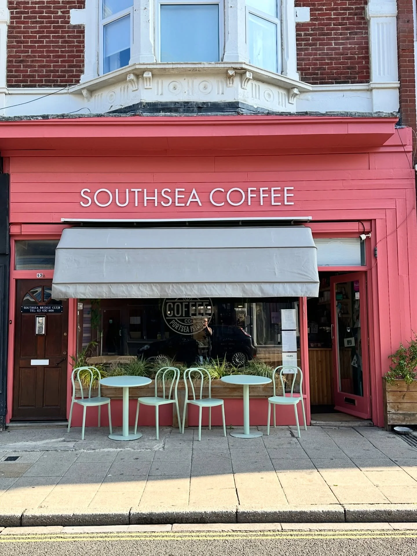 This is your reminder&hellip;. Sunnier days are ON THE WAY. 

We&rsquo;re busy fixing the garden over the next few days (last years scaffold dramas means it needs some serious tlc as they had to take up half the decking 😭). 

👉 We were planning on 