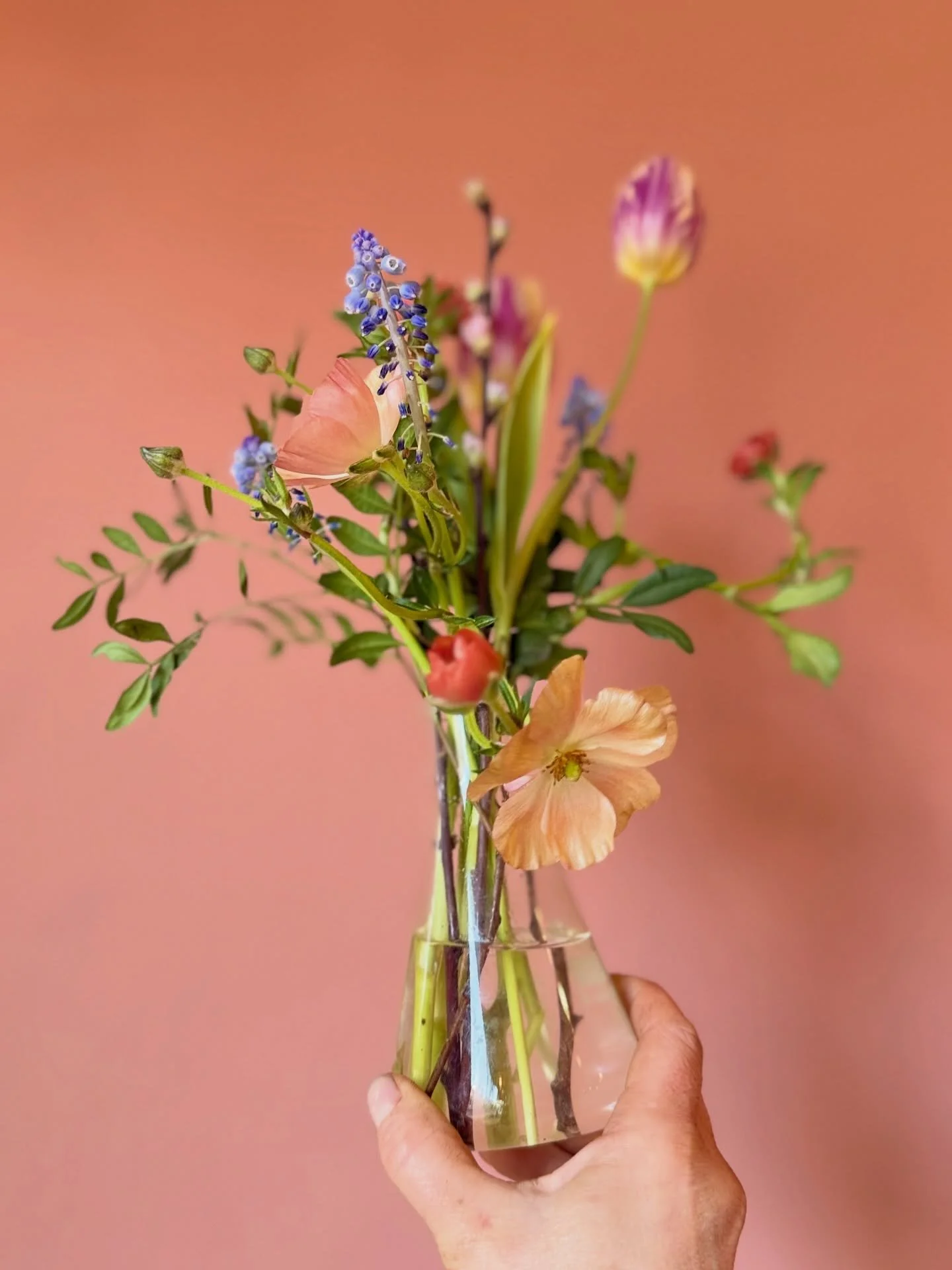 An appreciation post for @luvshiftingflowers and Nia&rsquo;s beautiful flowers that she curates for our tables. 

Whenever you visit us you&rsquo;ll see her blooms on our tables and they bring us so much joy (especially this early spring drop). 

Nia