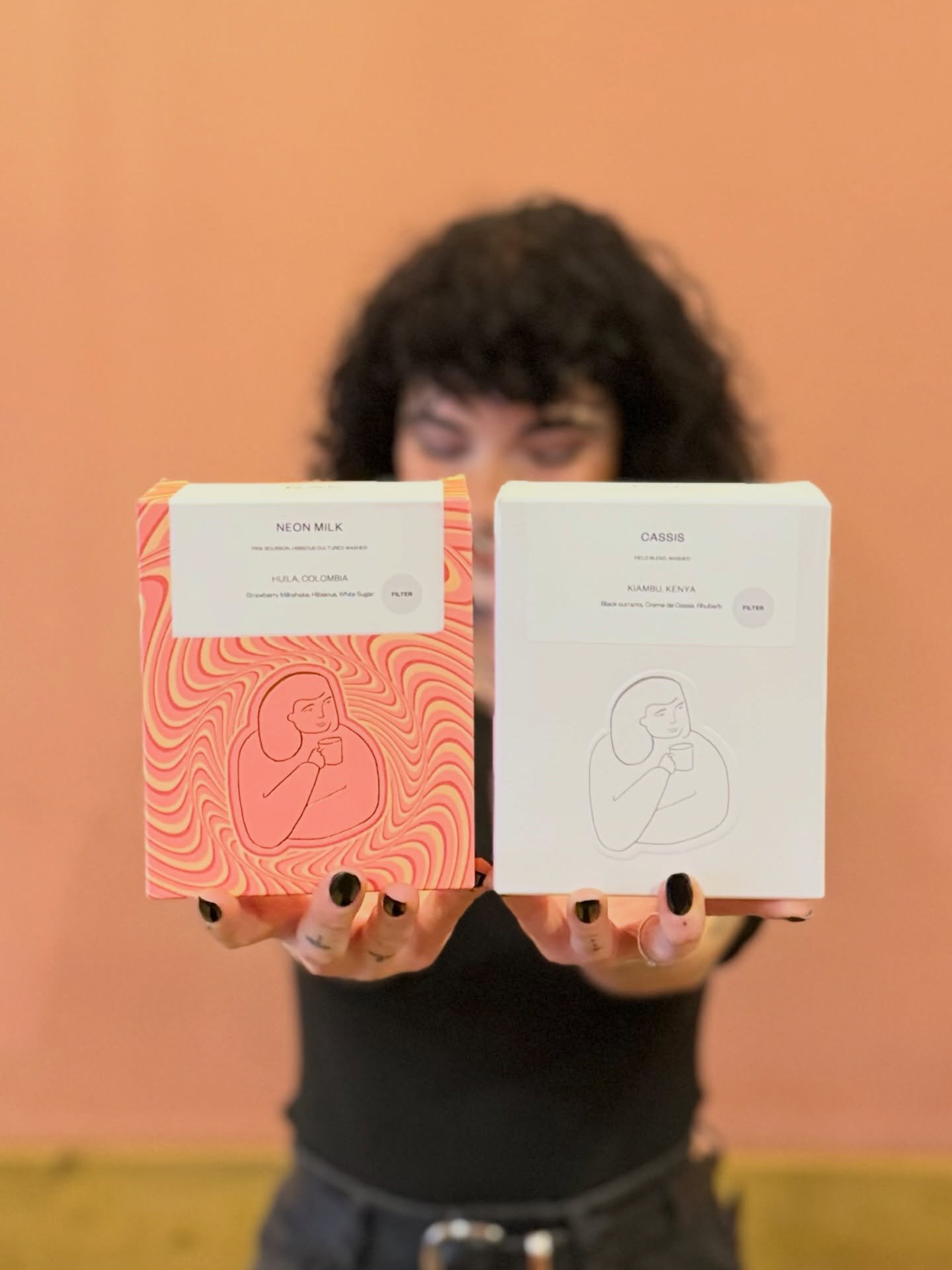 New guest options on handbrew for this week. Both from Dak, Amsterdam. 

👉 CASSIS: from Kiambu, Kenya. A super fruity washed from this region with notes of blackcurrant, cassis and rhubarb. 

👉 NEON MILK (just LOOK at that packaging 💚): from Huila