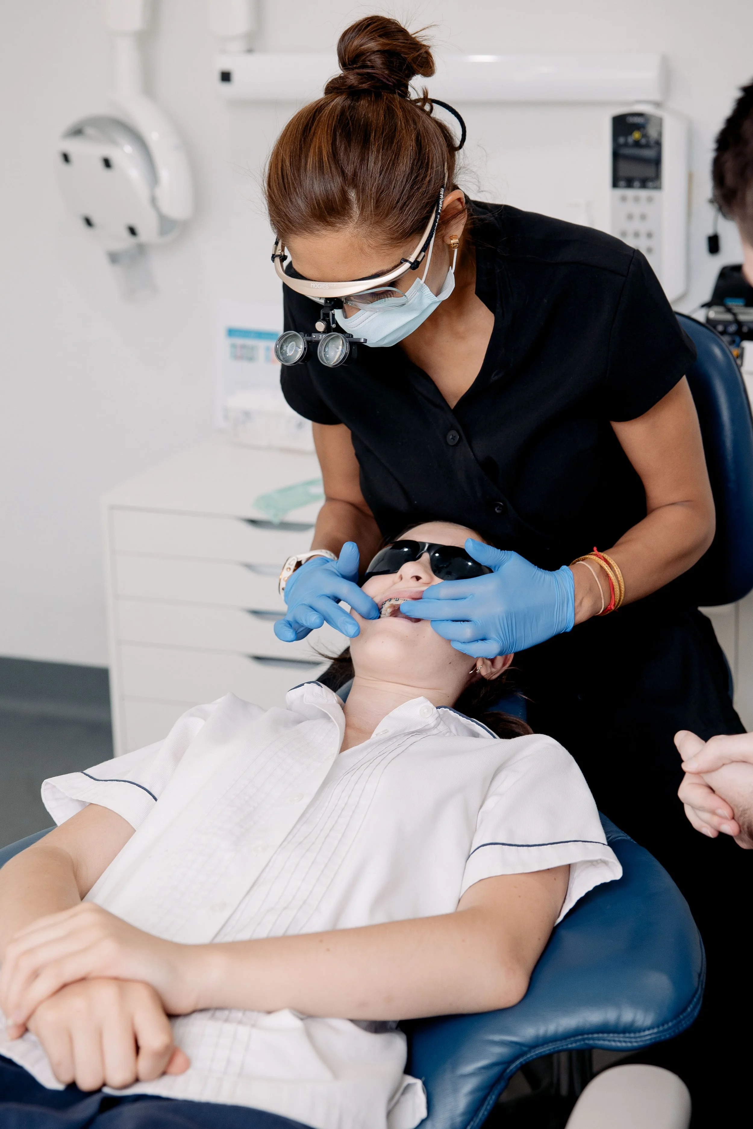 Braces or Invisalign: Which Teeth Straightening Treatment is Right for You?