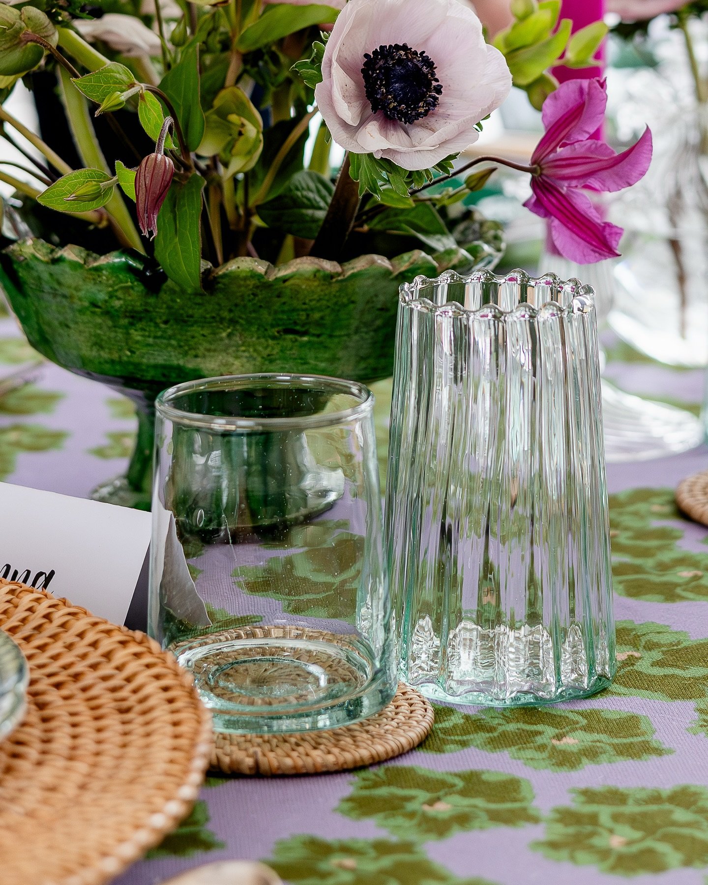 Perfectly imperfect - Recycled glass for every setting.

#mouthblownglass #beldiglass #moroccanglass #sustainablelifestyle