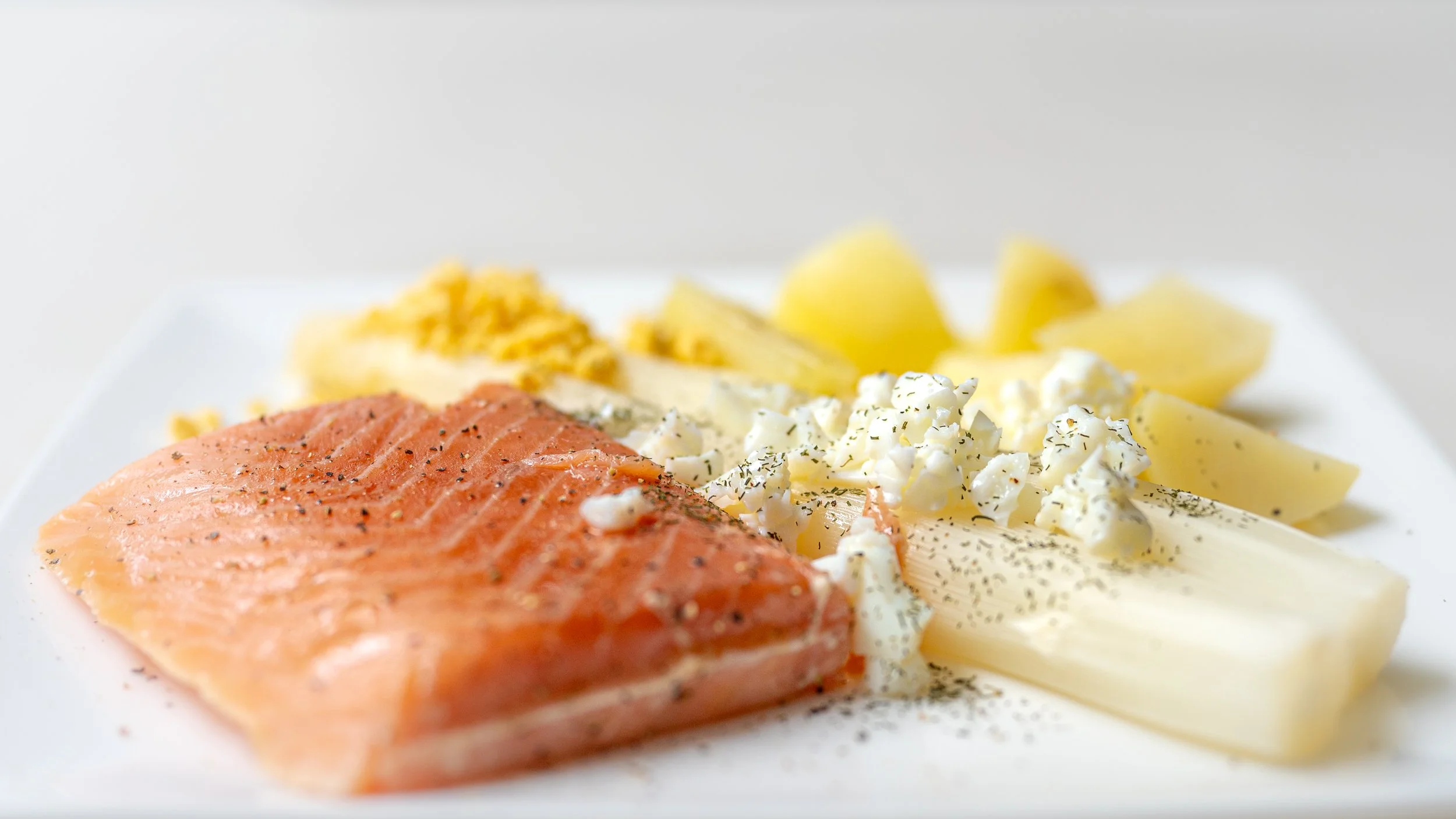 Zalm met asperges en aardappeltjes